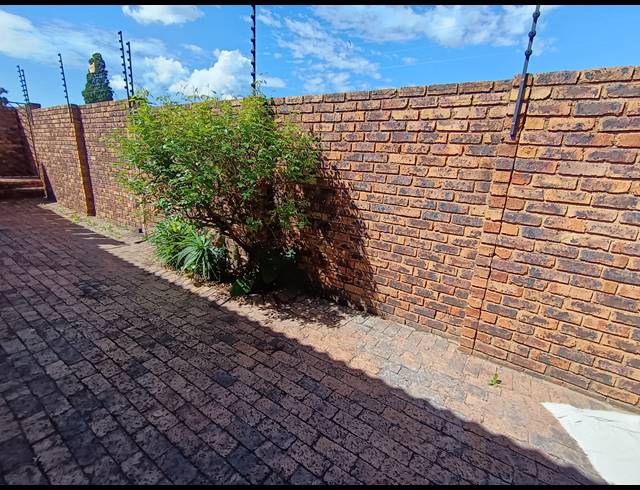 3 BEDROOM APARTMENT FOR SALE IN BRACKENDOWNS